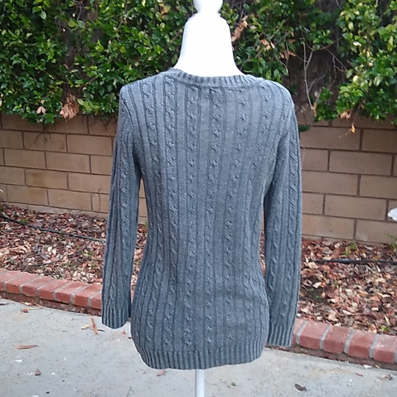 Sally Mack v-neck cable distressed grey sweater. - Picture 3 of 5
